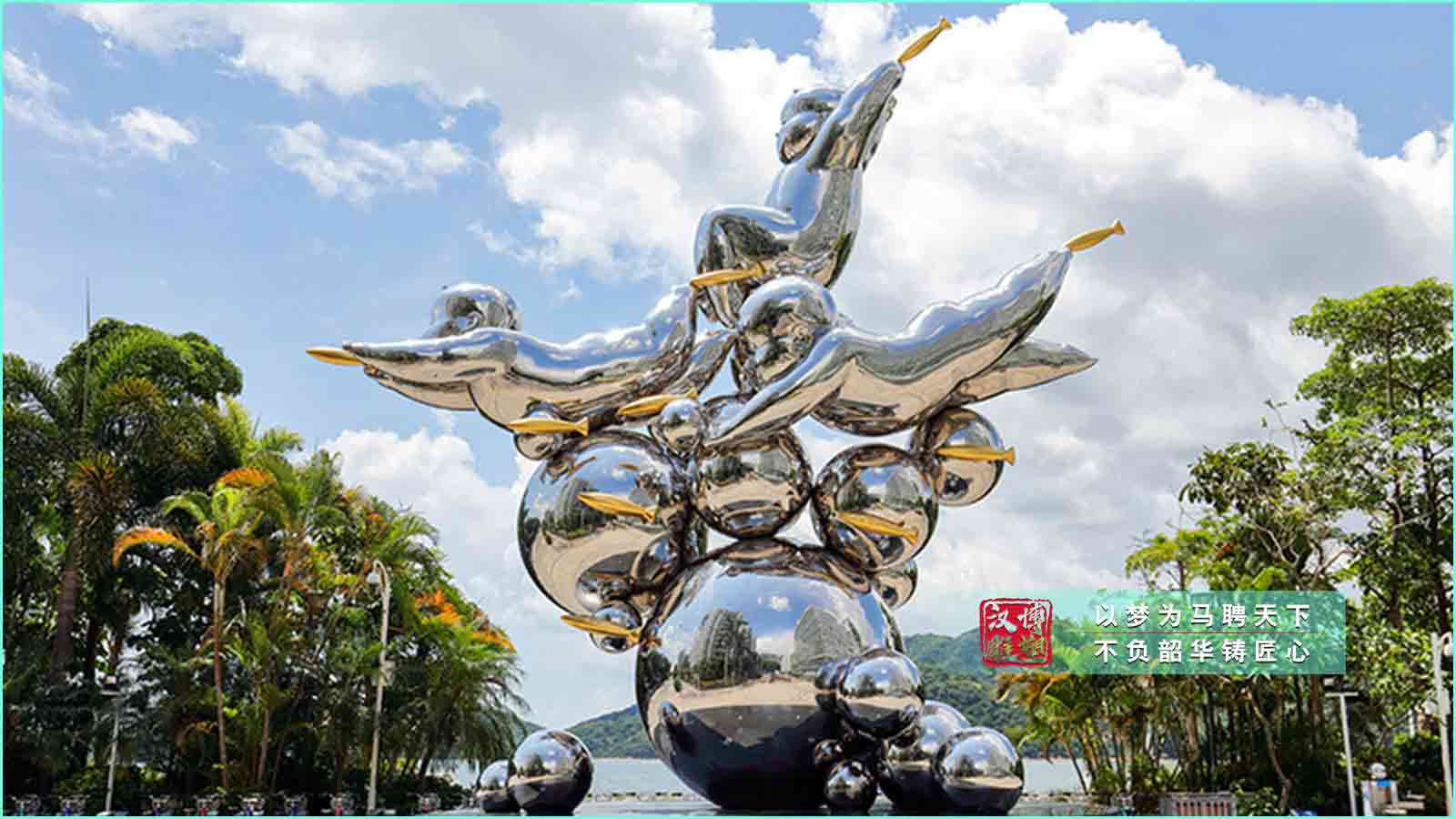 不銹鋼鏡面小孩藝術(shù)雕塑,戶(hù)外大型塑像,創(chuàng)意雕塑制作加工